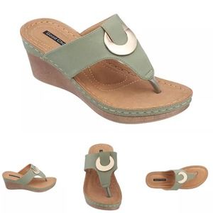 New! Wedge Sandal Green GC Shoes Genelle 8.5M